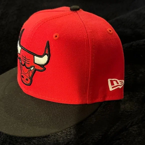Chicago Red and Black Bulls fitted Cap size 7 1/2 - Picture 2 of 5